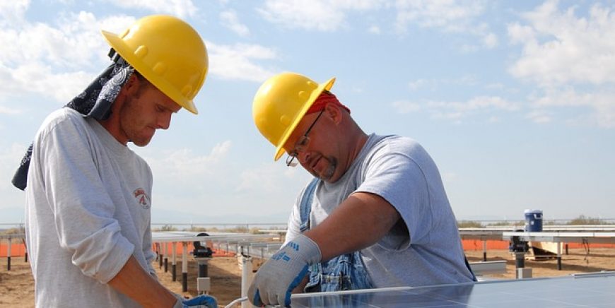 Alquiler y transporte de todo tipo de maquinaria pesada, equipos, vehículos y materiales utilizados en los diferentes campos de acción de la ingeniería.
