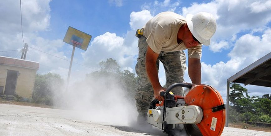 Alquiler y transporte de todo tipo de maquinaria pesada, equipos, vehículos y materiales utilizados en los diferentes campos de acción de la ingeniería.